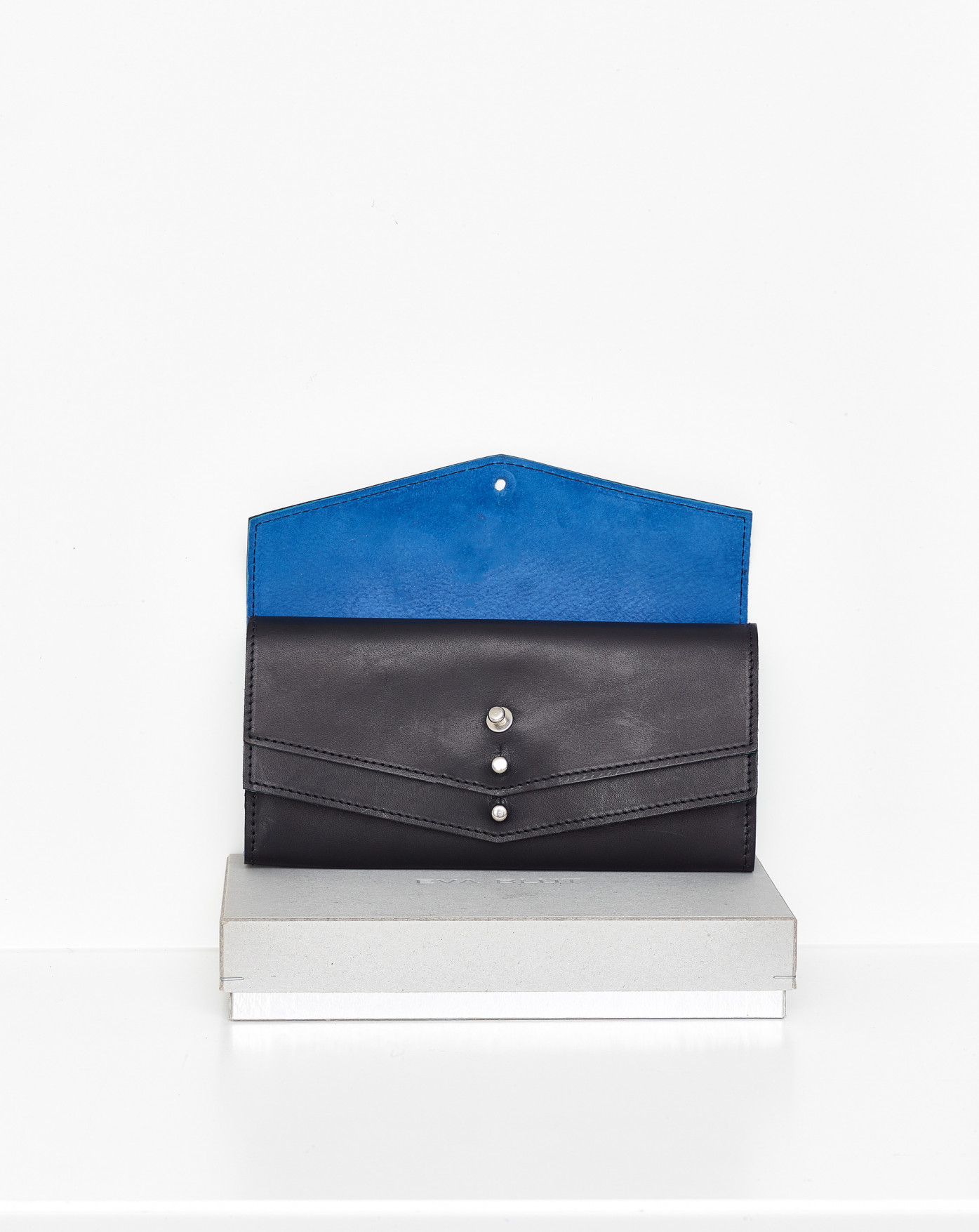Eva wallet on a chain hot sale